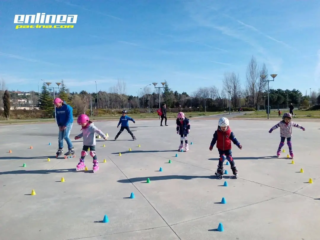 ENLINEA PATINA - DIVERSION Y TECNICA SOBRE RUEDAS